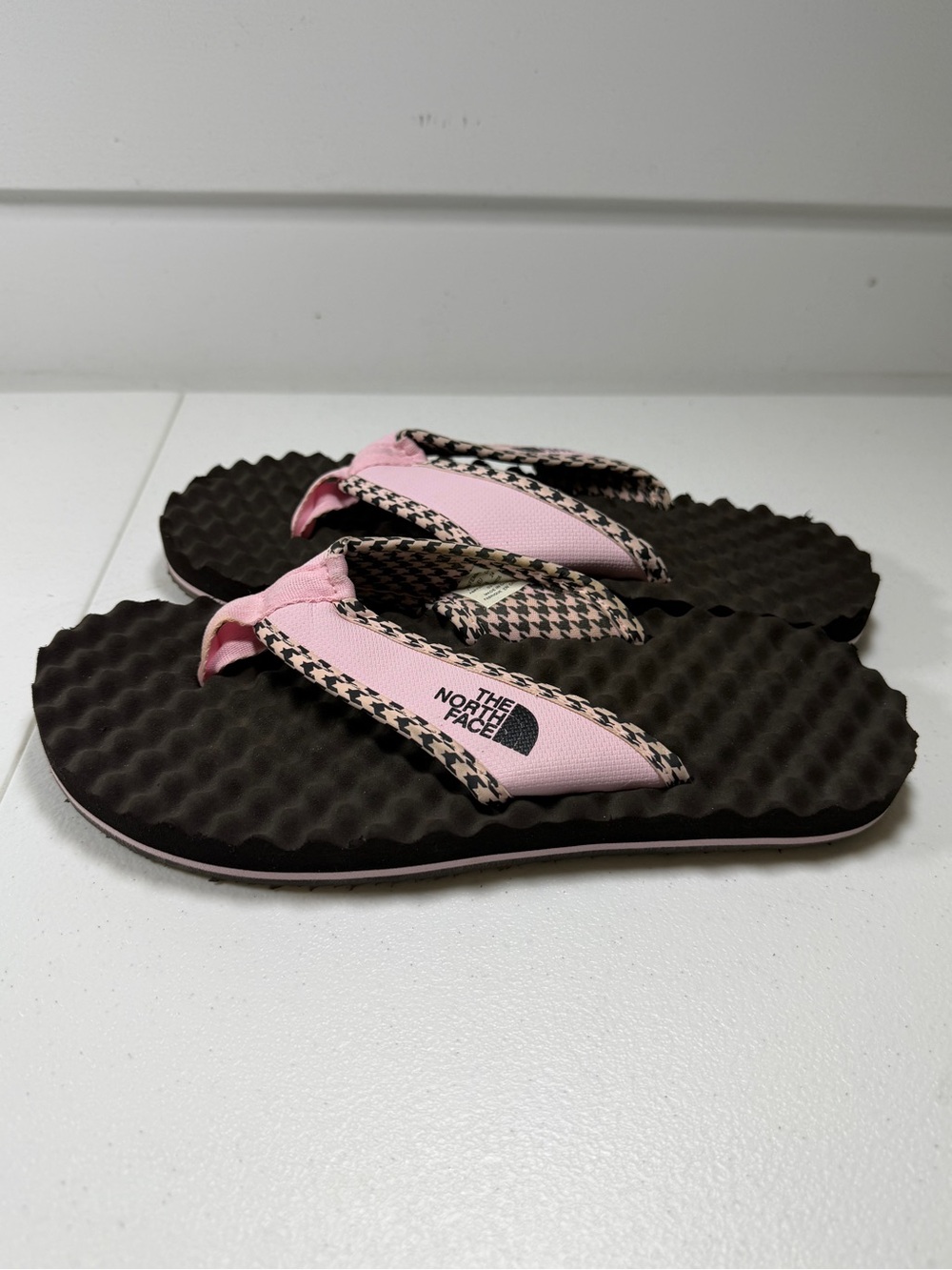 NWOB The North Face Base Camp Pink and Black Flip Flop size 7